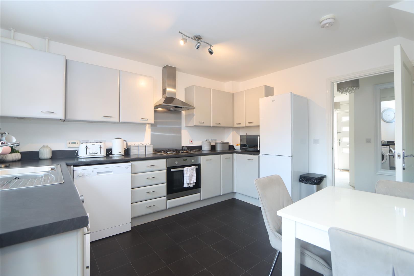 3 bed property in Larch Way, Stourport-on-Severn
